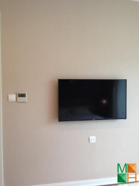 thi-cong-giay-dan-tuong-can-ho-mau-imperia-garden (47)